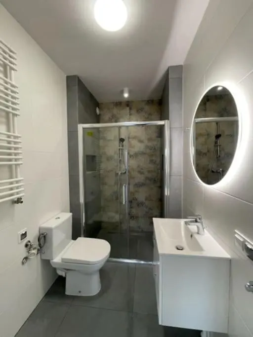 Apartament Sloneczny Kamienica Grochow With Free Parking وارسو